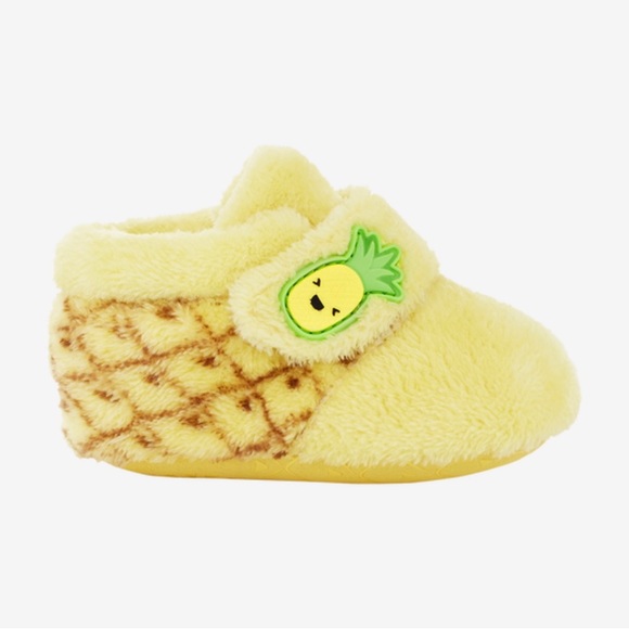UGG Other - Baby Uggs 🍍
